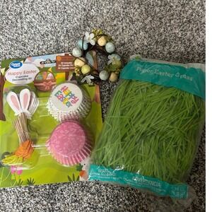 Great Value Easter Cupcake Kit Paper Grass and Speckled Egg Wreath Bundle